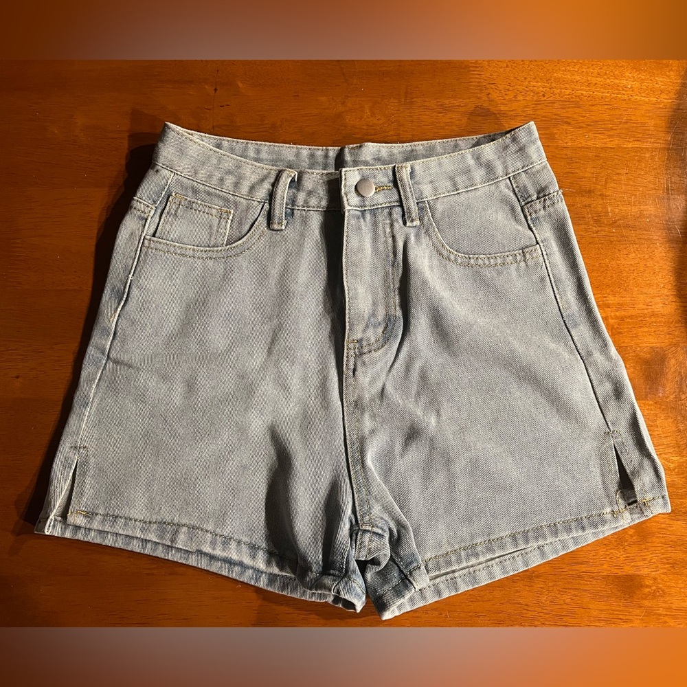 Light Blue Denim Shorts, Size M (6)